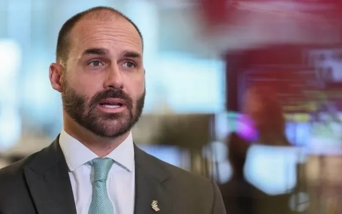 Defesa de Eduardo Bolsonaro Refuta Acusações de Coação no STF Defesa de Eduardo Bolsonaro Refuta Acusações de Coação no STF
