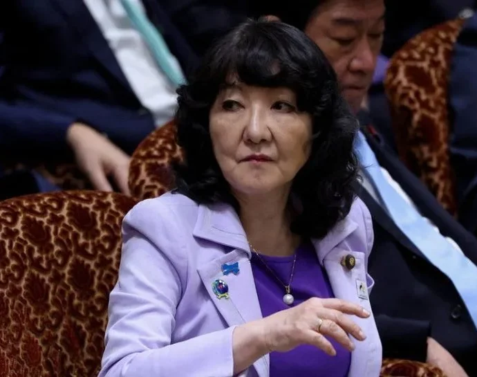 Ministra das Finanças do Japão discute mercados financeiros com secretário do Tesouro dos EUA Ministra das Finanças do Japão discute mercados financeiros com secretário do Tesouro dos EUA