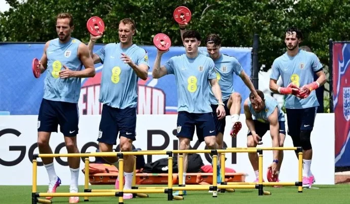 Inglaterra enfrenta dilema com lesão de jogador antes da estreia na Copa do Mundo