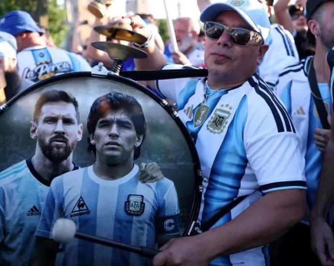 BANDERAZO DE ARGENTINOS PROMETE AGITAR O CENTRO DE DALLAS