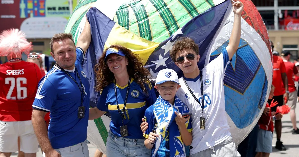 COPA DO MUNDO: TORCEDORES DA BÓSNIA INVADEM O CANADÁ