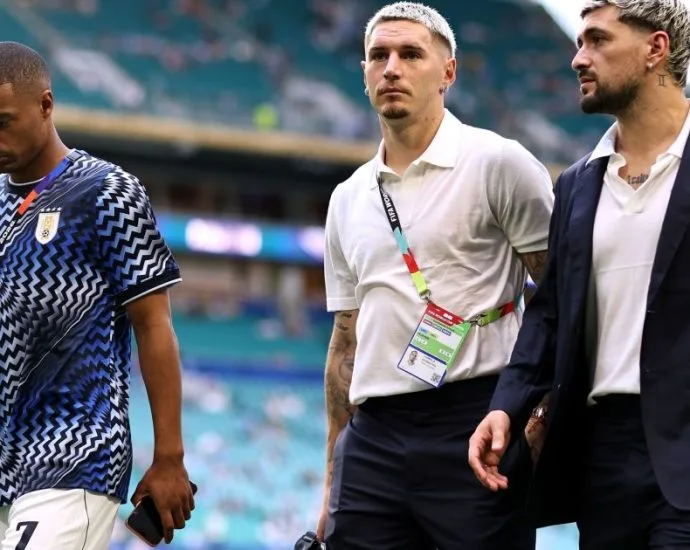 ARRASCAETA E ARAÚJO FORA DA ESTREIA DO URUGUAI NA COPA DO MUNDO
