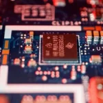 Estreia de Empresas Chinesas de Semicondutores em Hong Kong Registra Alta Significativa