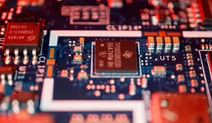 Estreia de Empresas Chinesas de Semicondutores em Hong Kong Registra Alta Significativa