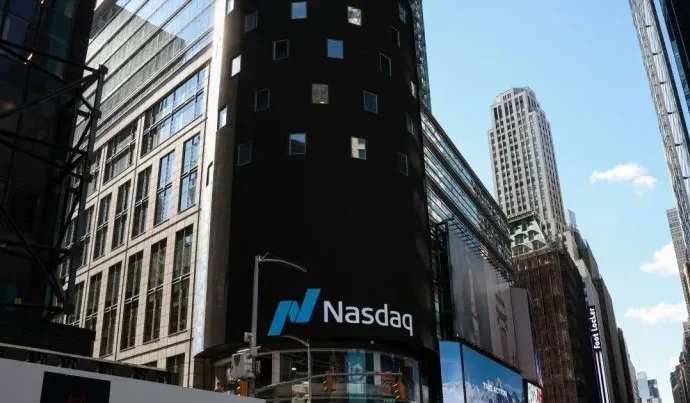Wall Street apresenta movimentos mistos com quedas em ações de grandes tecnológicas