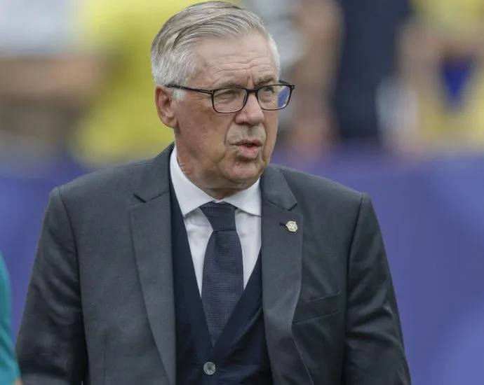 CAFÚ DEFENDE ANCELOTTI APÓS ELIMINAÇÃO NA COPA: "PEGOU O BONDE ANDANDO" CAFÚ DEFENDE ANCELOTTI APÓS ELIMINAÇÃO NA COPA: "PEGOU O BONDE ANDANDO"