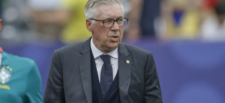 CAFÚ DEFENDE ANCELOTTI APÓS ELIMINAÇÃO NA COPA: "PEGOU O BONDE ANDANDO" CAFÚ DEFENDE ANCELOTTI APÓS ELIMINAÇÃO NA COPA: "PEGOU O BONDE ANDANDO"