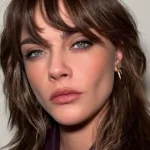 Cara Delevingne relembra overdose e o apoio de sua namorada em momento crítico