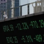 Mercados Asiáticos Encerram Dia em Direções Opostas Após Dados da China e Alta em Wall Street