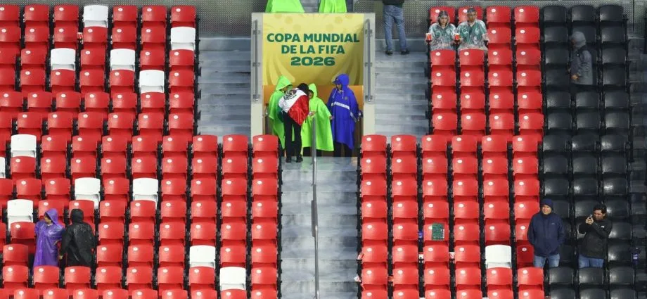 MAU TEMPO SUSPENDE JOGO NA COPA; ENTENDA O PROTOCOLO DA FIFA MAU TEMPO SUSPENDE JOGO NA COPA; ENTENDA O PROTOCOLO DA FIFA