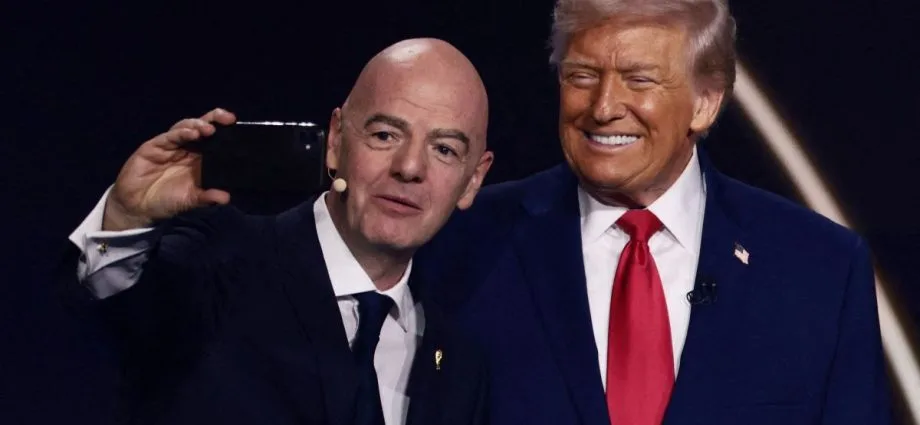 TRUMP E INFANTINO BRINCAM SOBRE A COPA NOS EUA E NA CHINA