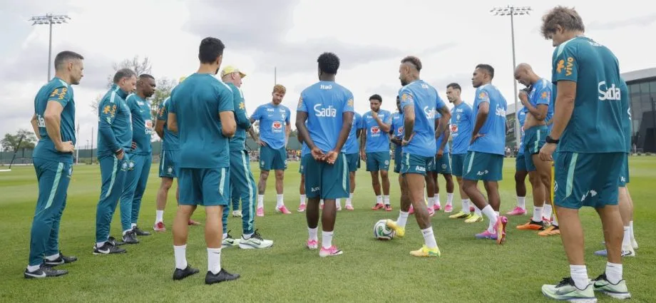 BRASIL TREINA PARA ENFRENTAR NORUEGA NAS OITAVAS DA COPA