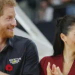 Rei Charles recebe príncipe Harry e família durante visita ao Reino Unido