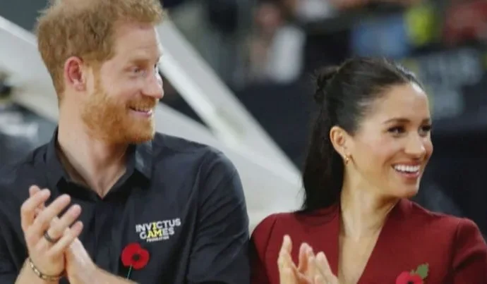 Rei Charles recebe príncipe Harry e família durante visita ao Reino Unido