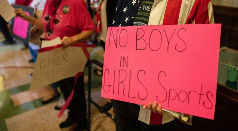 Decisão da Suprema Corte dos EUA Pode Impactar Atletas Trans em Estados Democratas