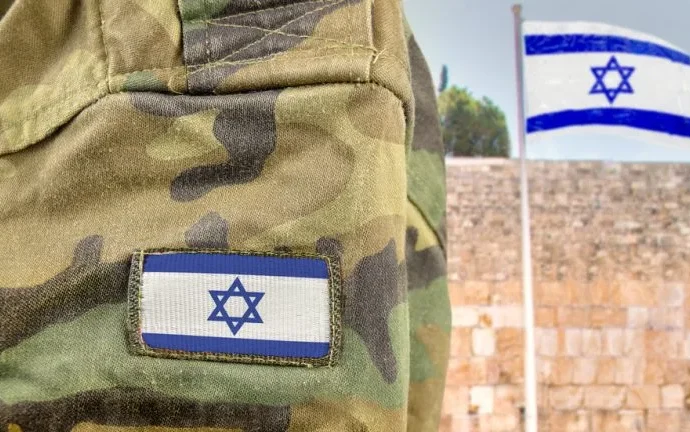 Exército de Israel reconhece autenticidade de imagem de palestino detido em circunstâncias controversas