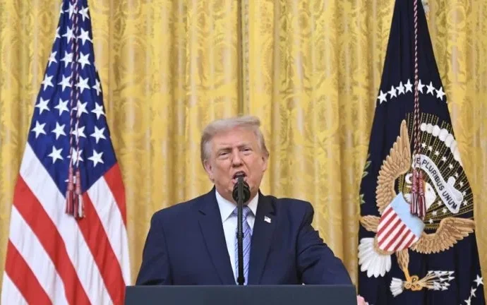 Trump minimiza críticas após ataque iraniano que resultou em mortes de militares americanos Trump minimiza críticas após ataque iraniano que resultou em mortes de militares americanos
