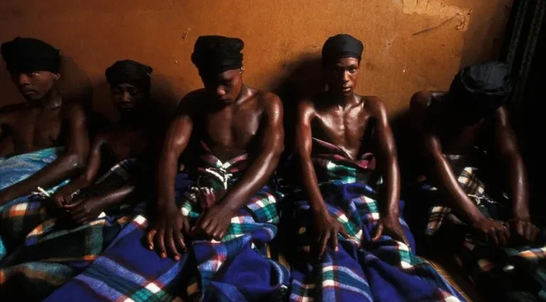 Comissão Sul-Africana Investiga Mortes em Rituais de Iniciação Tradicional Comissão Sul-Africana Investiga Mortes em Rituais de Iniciação Tradicional