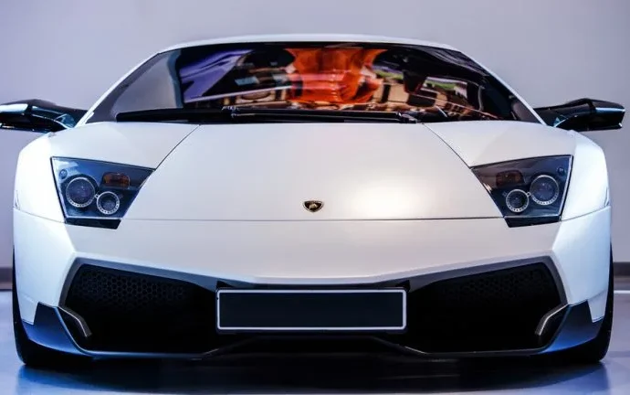 Ex-diretor de fábrica de defesa na Ucrânia é acusado de desvio e compra de carros de luxo