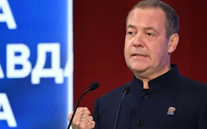 Medvedev afirma que Rússia precisa de vitória na Ucrânia para garantir sua sobrevivência Medvedev afirma que Rússia precisa de vitória na Ucrânia para garantir sua sobrevivência