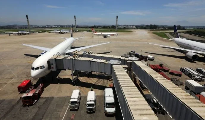 Fragmento de drone é localizado em aeronave da Aerolíneas Argentinas no Galeão