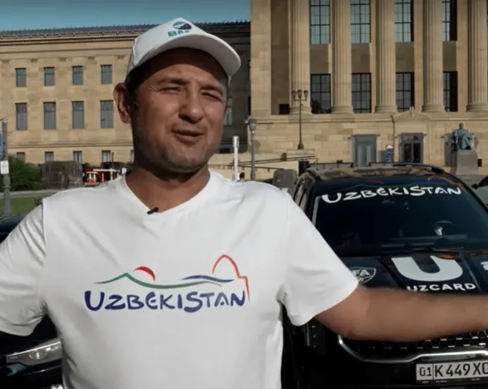 TORCEDOR DO UZBEQUISTÃO VIAJA 17 MIL KM DE CARRO PARA A COPA DO MUNDO