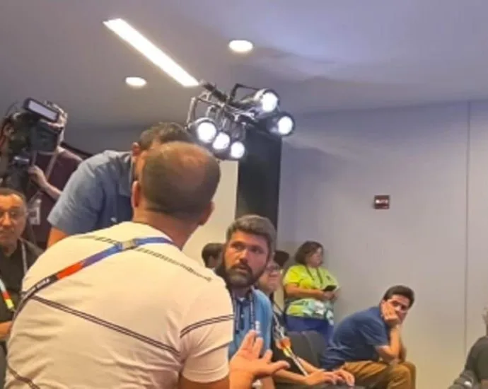 MARCELO COURREGE SE PRONUNCIA APÓS CONFUSÃO NA COLETIVA