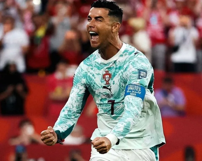 CRISTIANO RONALDO CELEBRA VAGA DE PORTUGAL NA COPA E REVELA PRESSENTIMENTO