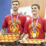CAMPEÕES MUNDIAIS DA ESPANHA RECEBEM PRESENTE INUSITADO EM TOMATES
