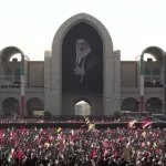 Funeral de Ali Khamenei atrai multidões em Teerã em meio a tensões regionais