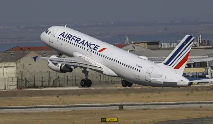 Air France é condenada a indenizar passageiros por falha em poltronas de classe premium