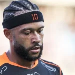 Memphis Depay treina em meio a incertezas no Corinthians e deixa recado enigmático