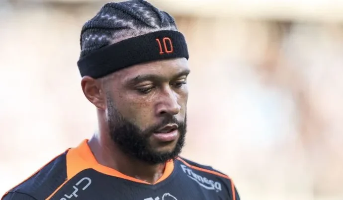 Memphis Depay treina em meio a incertezas no Corinthians e deixa recado enigmático