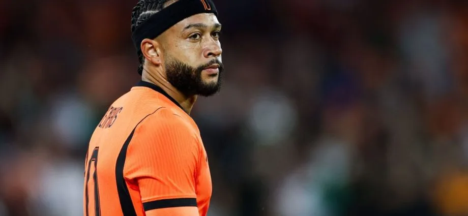 MEMPHIS DEPAY SE PRONUNCIA SOBRE ELIMINAÇÃO DA HOLANDA NA COPA