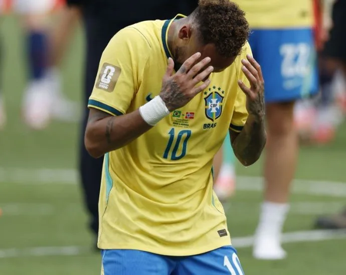 NEYMAR INDICA FIM DE CICLO NA SELEÇÃO APÓS QUEDA NA COPA