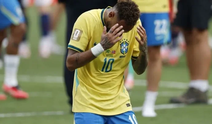 Ibrahimovic critica carreira de Neymar e sugere que poderia ter feito mais