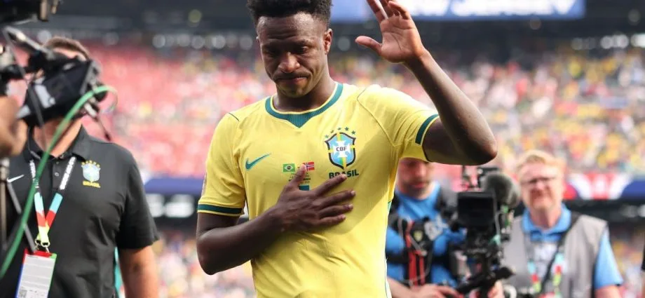 VINI JR CAI NO RANKING DA FIFA APÓS ELIMINAÇÃO DO BRASIL