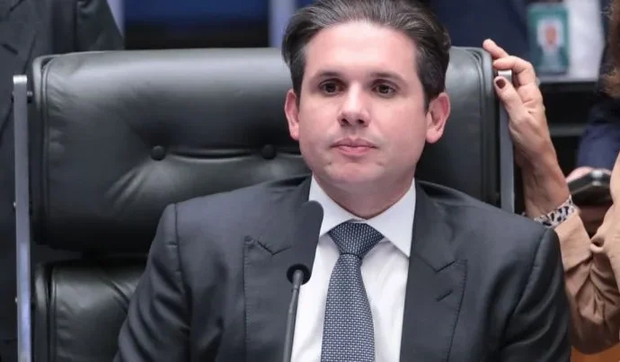 Hugo Motta avança com proposta de redução da maioridade penal na Câmara dos Deputados