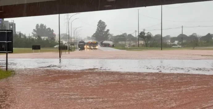 Temporal em Campo Grande Isola Motoristas no Bairro Maria Aparecida Pedrossian