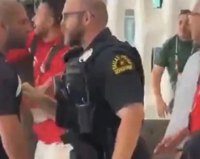 CONFUSÃO COM POLICIAIS EM DALLAS MARCA VÉSERA DO EGITO NA COPA