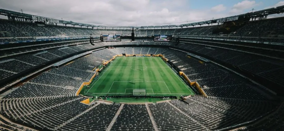 CONHEÇA O ESTÁDIO QUE VAI SEDIAR A FINAL DA COPA DO MUNDO