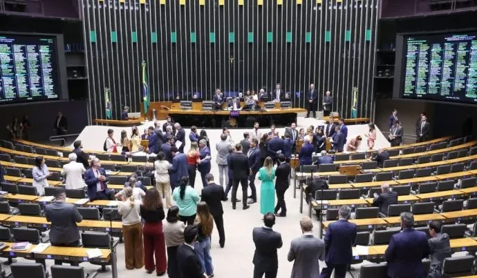 Congresso Nacional enfrenta impasses a uma semana do recesso parlamentar
