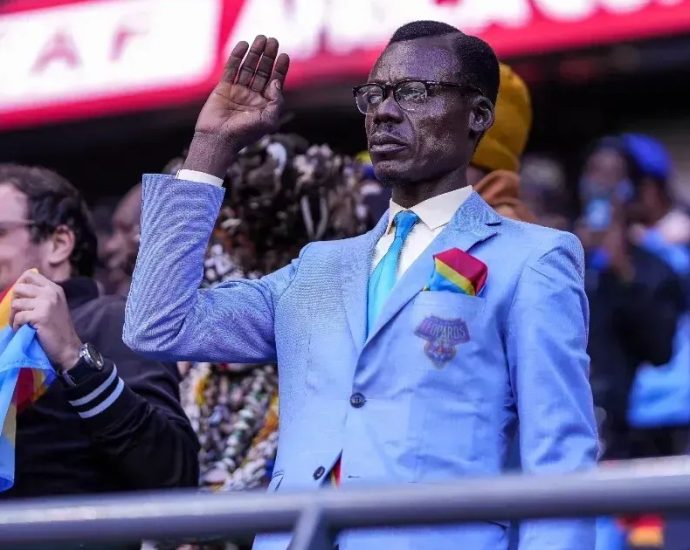 TORCEDOR-SÍMBOLO DA RDC PUBLICA CARTA APÓS QUEDA NA COPA TORCEDOR-SÍMBOLO DA RDC PUBLICA CARTA APÓS QUEDA NA COPA