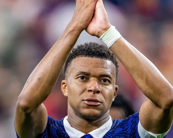 MBAPPÉ MANIFESTA A DOR DA DERROTA EM CARTA ABERTA AOS FÃS
