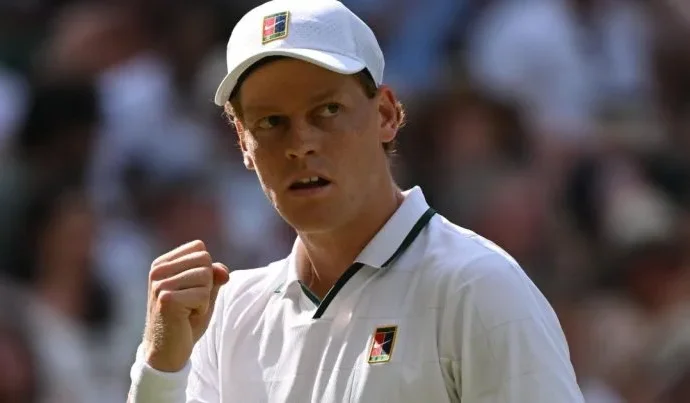 Sinner vence Djokovic e avança para a final de Wimbledon