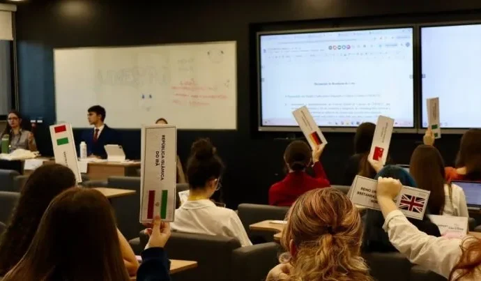 SPMUN 2023: Estudantes Debatem Crises Globais em Simulação da ONU em São Paulo