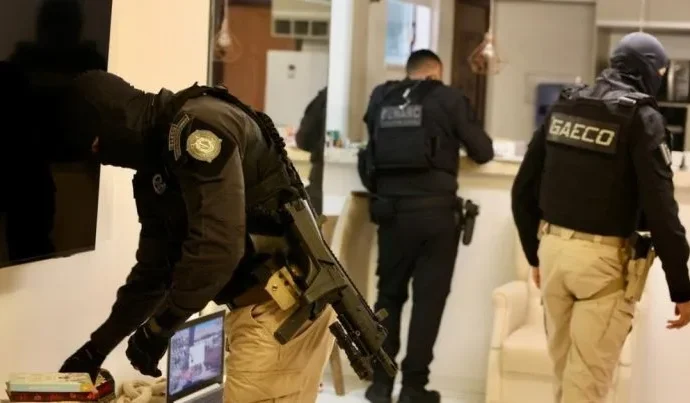 Operação na Bahia resulta na prisão de advogados e líderes de facções criminosas