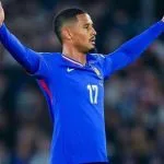 ZAGUEIRO DA FRANÇA JOGOU A COPA COM FRATURA NAS COSTAS
