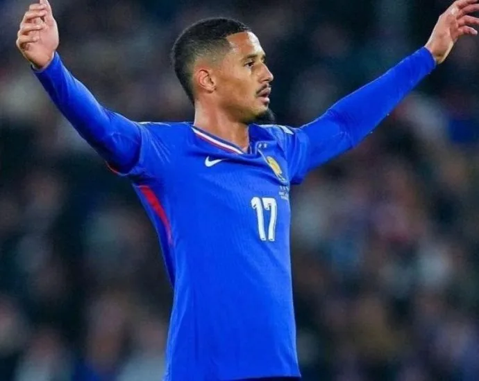 ZAGUEIRO DA FRANÇA JOGOU A COPA COM FRATURA NAS COSTAS ZAGUEIRO DA FRANÇA JOGOU A COPA COM FRATURA NAS COSTAS