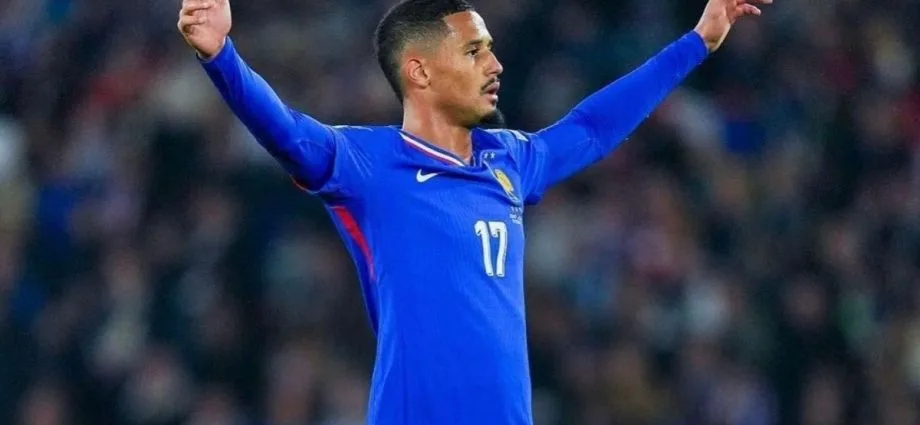 ZAGUEIRO DA FRANÇA JOGOU A COPA COM FRATURA NAS COSTAS